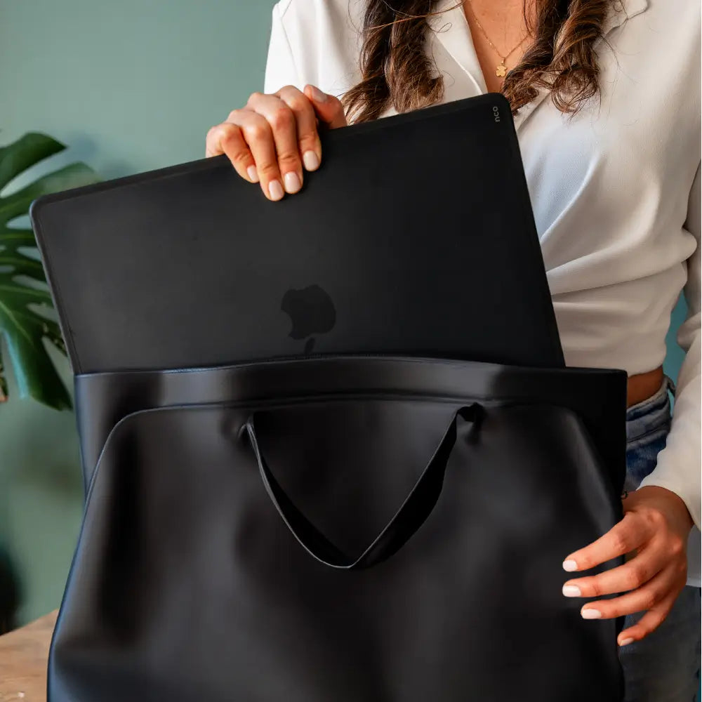 Hardcase Shock NCO para MacBook Air 15 M2 y M3 - Negro