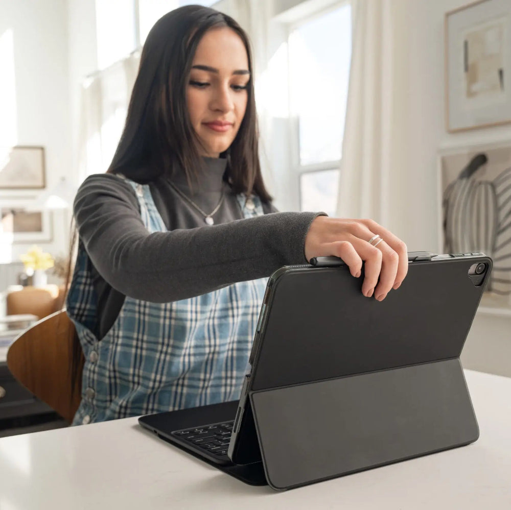 Teclado Zagg con funda Pro Keys 2 para iPad Pro 11 M4 - Negro