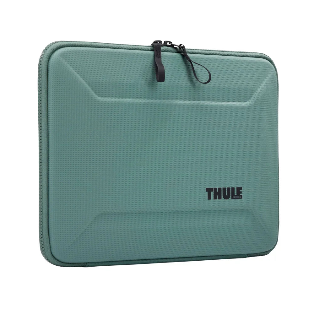 Funda_Thule_Gauntlet_5_para_MacBook_Pro_14"_Verde_Brumoso_Posición_1_iShop_Costa_Rica