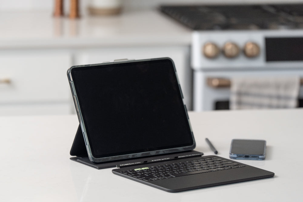 Teclado Zagg con funda Pro Keys 2 para iPad Air 13 M2 - Negro