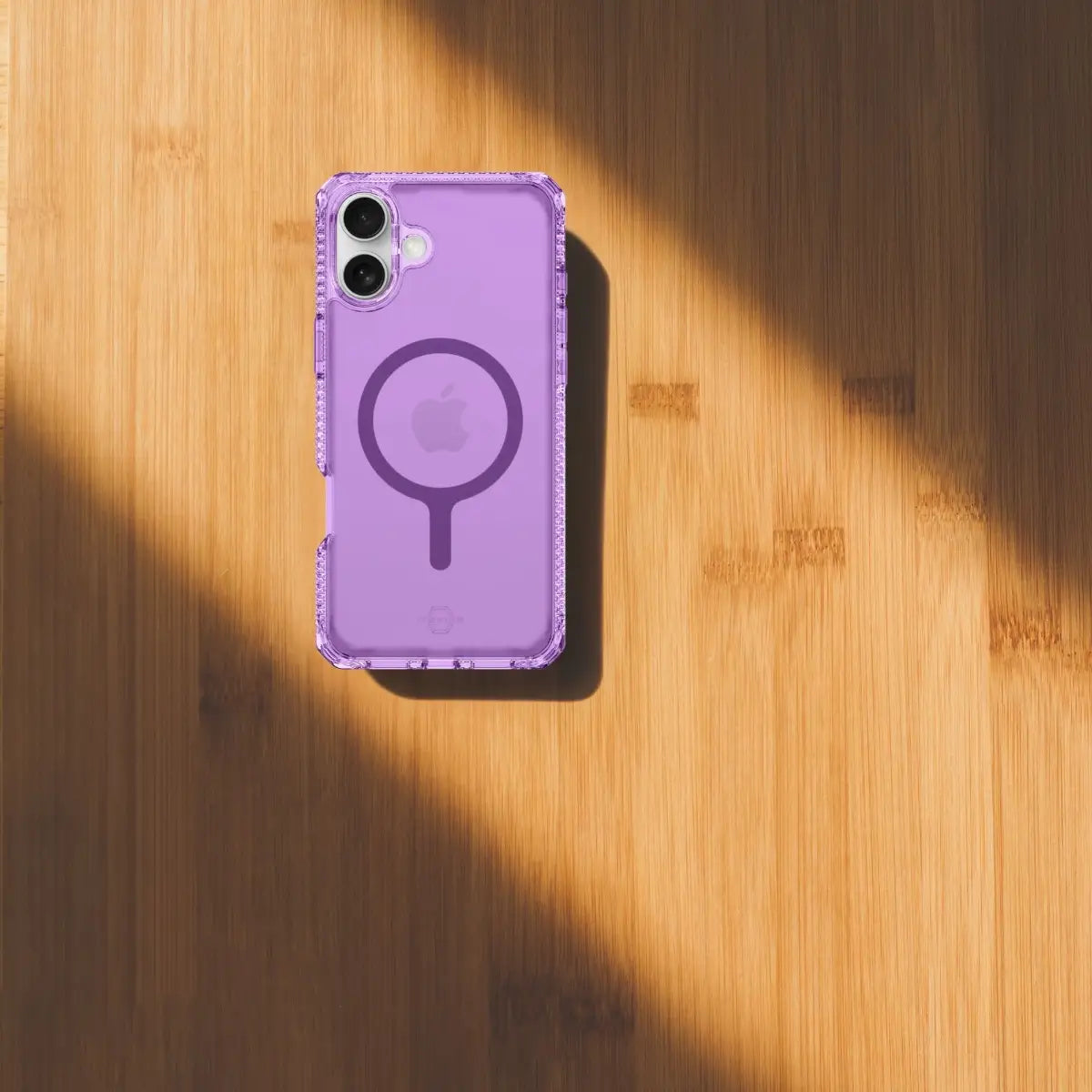 Case ItSkins Hybrid R Vapor con MagSafe para iPhone 16 - Purpura Claro