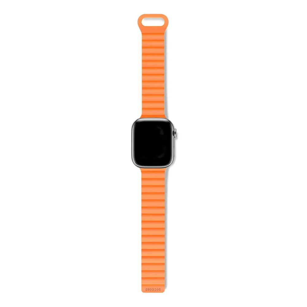 Correa_DECODED_con_Traccion_Magnetica_para_Apple_Watch_42_44_45_49mm_Naranja_Imagen_posicion_2_iShop_Costa_Rica