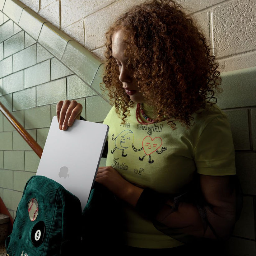 MacBook_Air_15-in_M5_Starlight_PDP_Image_Position_7__MXES