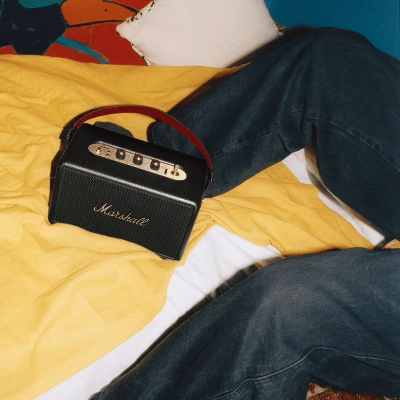 Parlante_Marshall_Portátil_Kilburn_III_Bluetooth_Negro_Marrón_Posición_7_iShop_Costa_Rica