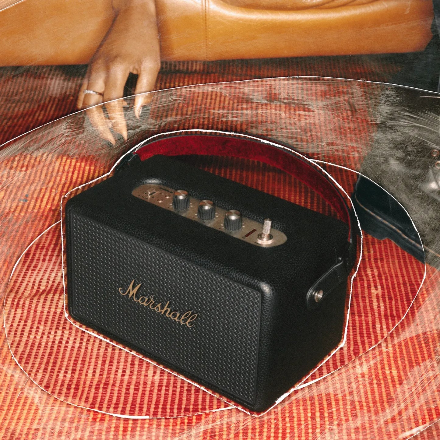Parlante_Marshall_Portátil_Kilburn_III_Bluetooth_Negro_Marrón_Posición_2_iShop_Costa_Rica